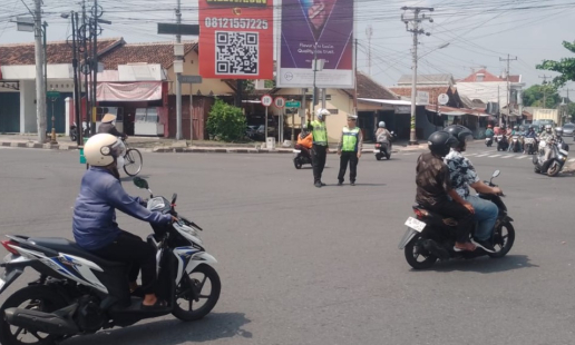 Polsek Mergangsan Atur Lalu Lintas Manual Saat Pemadaman Listrik Cegah Macet